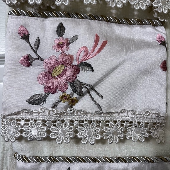 PM120223 Three Piece Embroidered Towel Set and Two Matching Shower Curtains - Picture 4 of 6